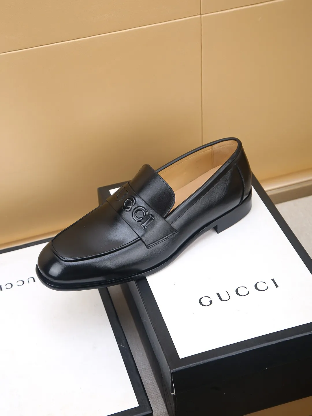 Men's men's shoes 💰460 🆘【GUCCI】Gucci ·🐂里· Hot-selling beanie shoes, top brand luxury, top quality, latest fashion beanie shoes.. The upper is made of original high mercerized smooth cow suede. (Full top layer water-dyed 🐂 leather and lining). The original stylish and stylish soft rubber wear-resistant and non-slip outsole is light and comfortable on the foot, available in 2 colors! Matching code: 39-44 (customized at 38.45.46.47)